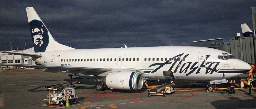 1280px-Alaska_Airlines_737_at_Sea-Tac_(6259814582)
